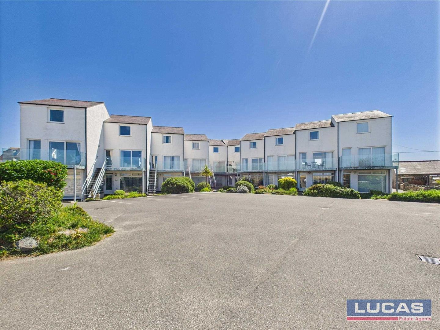 Capel Lodge, Ravenspoint Road, Trearddur Bay